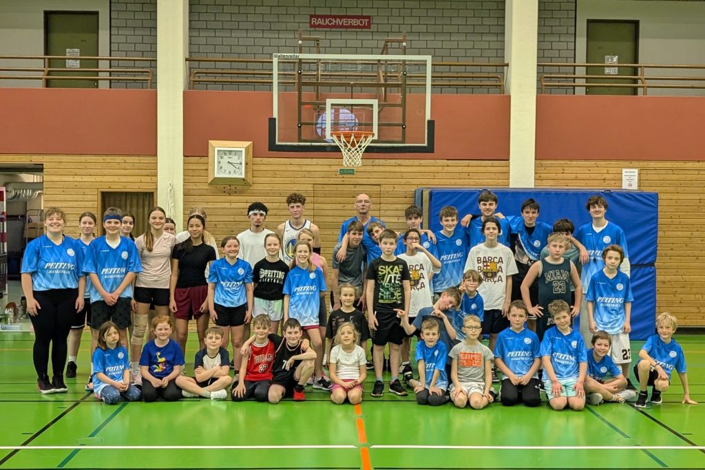 TSV Peiting Basketball Teamfoto alle Mannschaften Jugend und Herren in der Halle Peiting